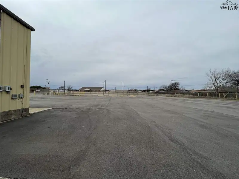 Warehouse Space with Offices and Loading Docks on 1.5 Acres, Convenient Location