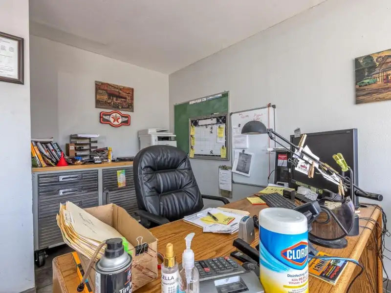 Profitable Auto Glass Repair and Body Shop with Expansion Potential in Hempstead County, Arkansas