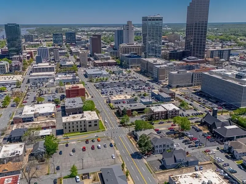 Remodeled Commercial Building Near I-630, Downtown Little Rock – Ideal for Office or Apartment