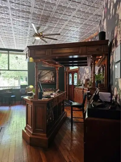 Commercially Zoned 15-suite Overnight Rental Property in Eureka Springs