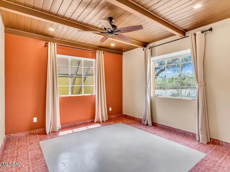 Fully Renovated Multi-family Property in Miramonte Neighborhood with 6 Apartments