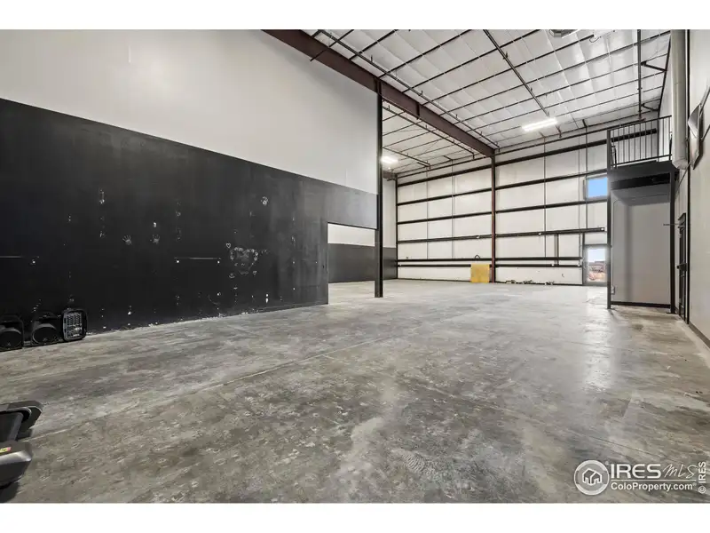 Versatile Office/warehouse in Highland Industrial Park, Windsor - Ideal for Various Business Uses
