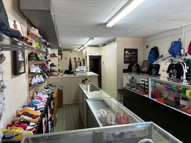 Fully Leased Multi-tenant Retail Building in Downtown Jackson, Tn