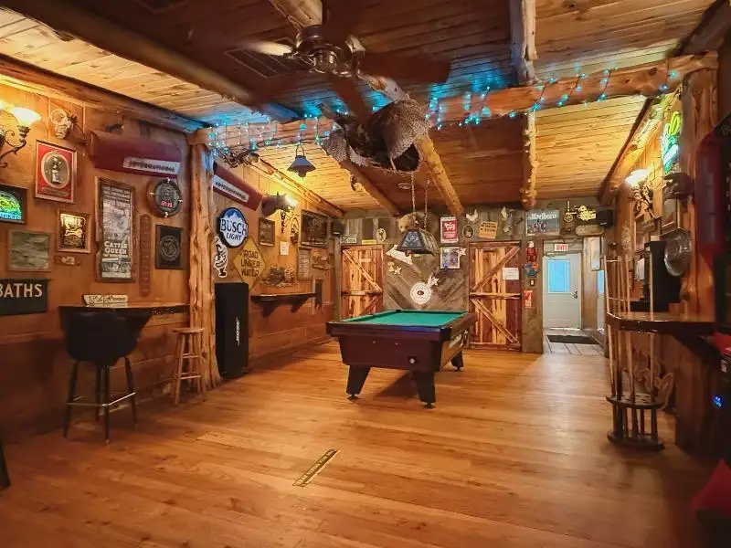 Turnkey Lodge-style Investment Opportunity in Berlin with Unique Interior and Bar