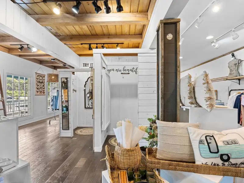 Retail Space for Lease in Pawleys Island's Island Shops - 1,722 Sf