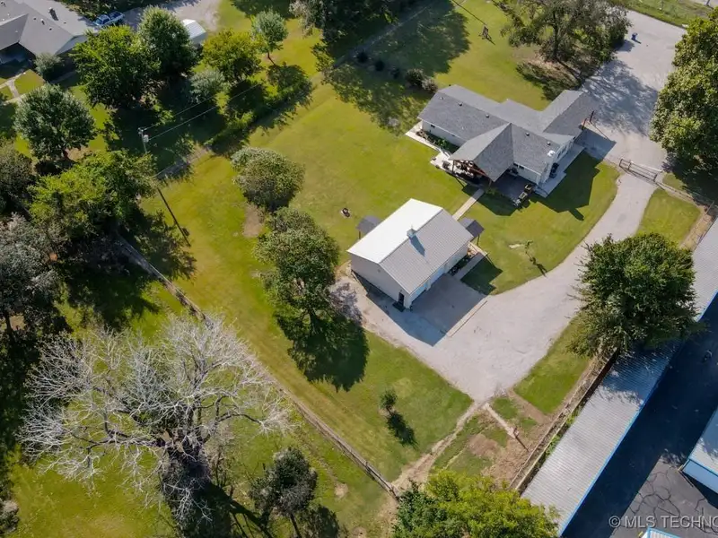 Commercial Property with House and Shops on 2 Acres in Coweta Near Casino