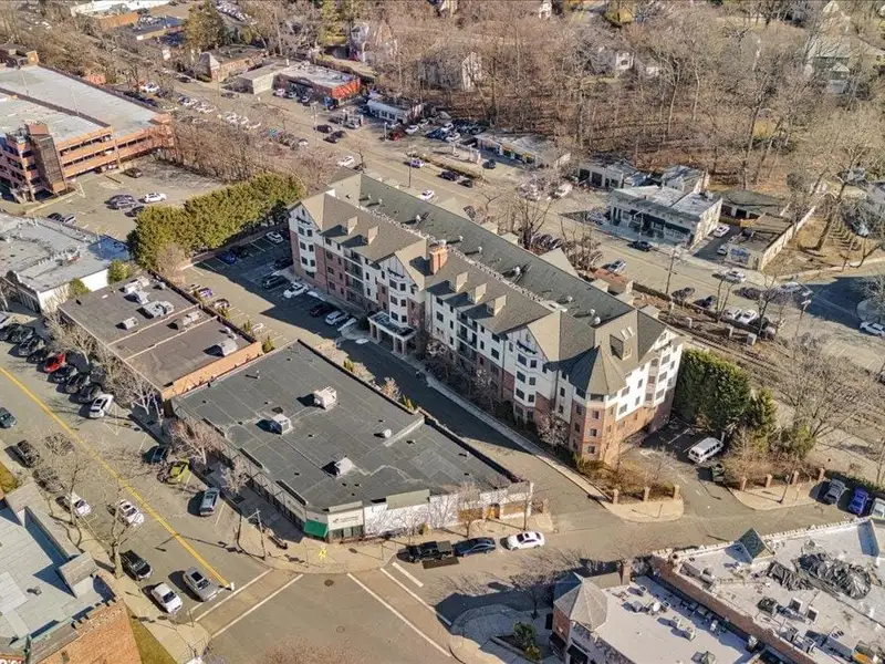 Prime Corner Retail Space on Garth Road, High Traffic Area in Scarsdale
