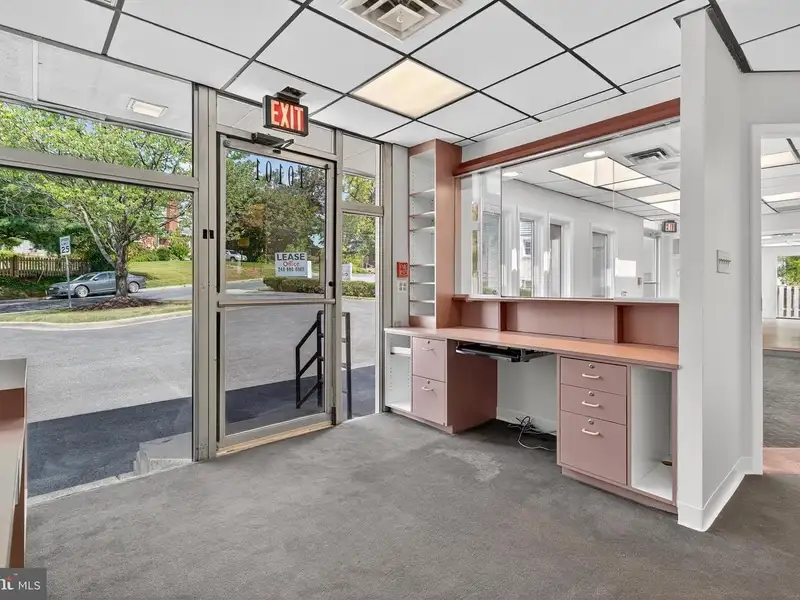 Versatile Commercial Property in Northwood Park, Ideal for Offices, Retail, or Light Industrial