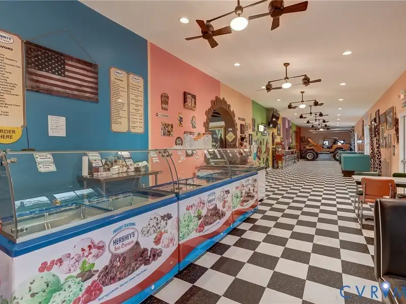 Renovated Commercial Building with 3 Businesses in Prime Montross Location