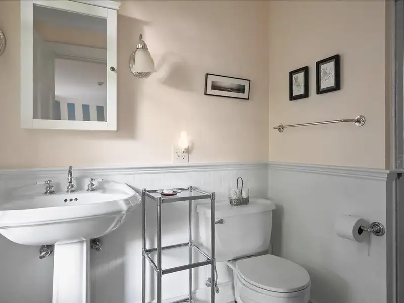 Distinctive Victorian Guest House in Jamestown with 7 Ensuite Bedrooms and Water Views
