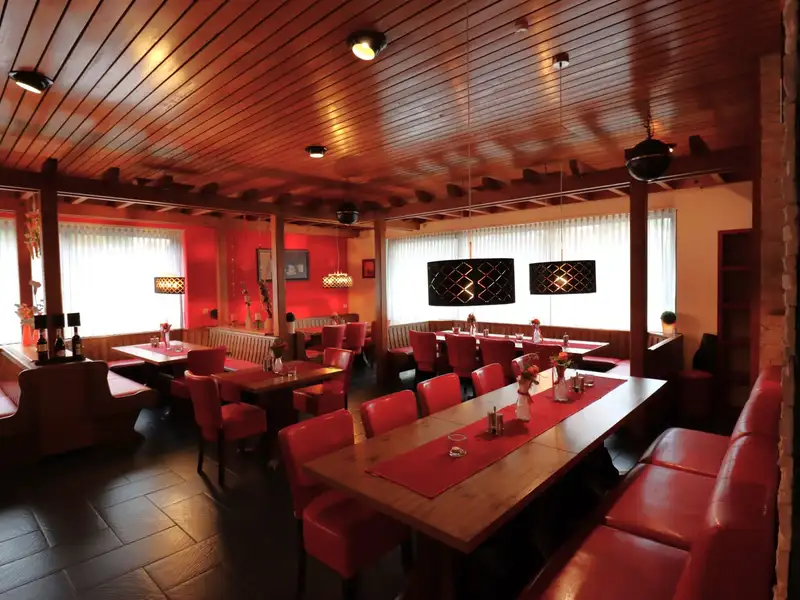 Restaurant and Guest Accommodation with Owner's Apartment in Modernized Facility