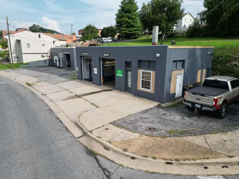 Turnkey Tire Business for Lease with Fully Equipped Office and Three Bays