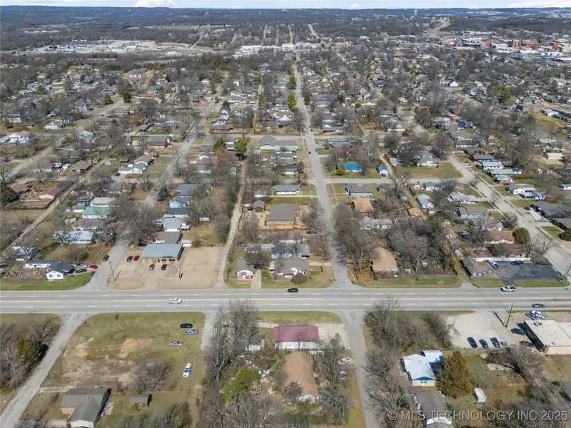 Commercial Office Space with Storage and Tenant in Growing Sapulpa, Oklahoma