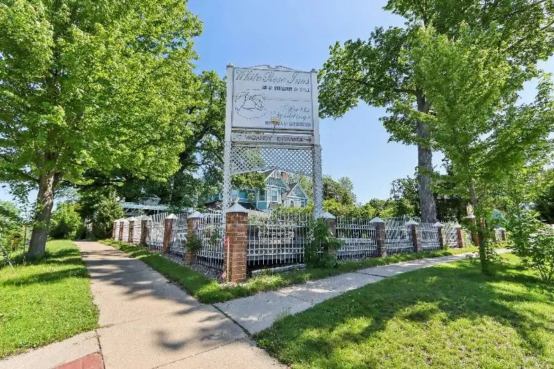 Historic Inn with Guest Suites and Motel Units in Wisconsin Dells