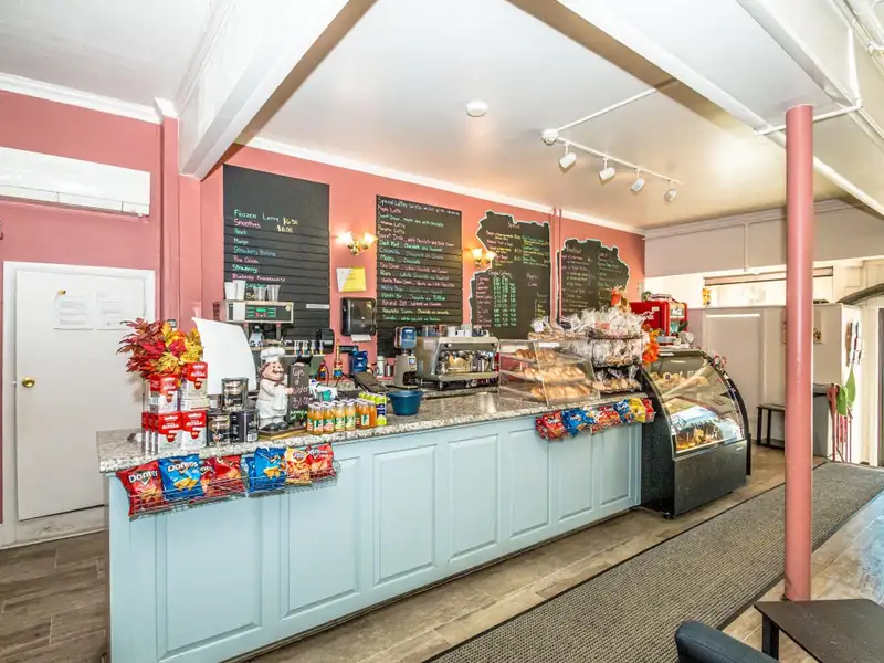 Established Coffee and Sweet Shop in Prime North Conway Village Location