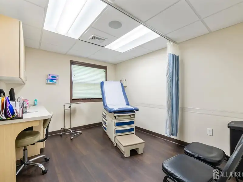 Renovated 3,345 Sf Medical Condo in Ferris Plaza, East Brunswick