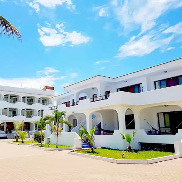 EXCLUSIVE BEACHFRONT HOTEL INVESTMENT IN MáNCORA, PERU: PRIVATE BEACH PARADISE WITH PROVEN RETURNS AND GROWTH POTENTIAL