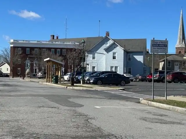 Versatile 750 Sq Ft Office Suite in Prime Village of Walden Location