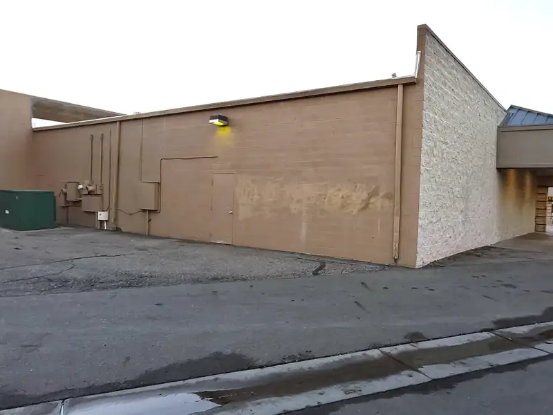Retail/office Unit in Coronado Plaza Shopping Center with Conference Room and High Visibility