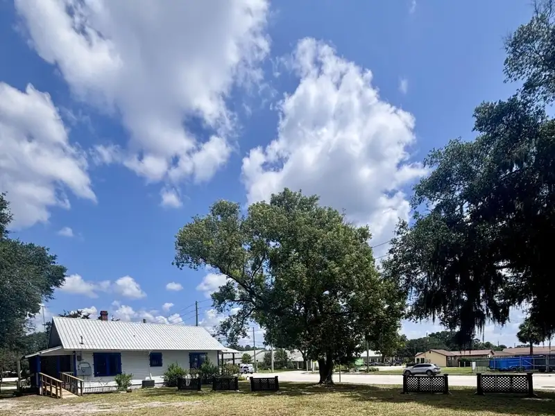 Prime Commercial Space for Lease on High-traffic Street with Ample Parking