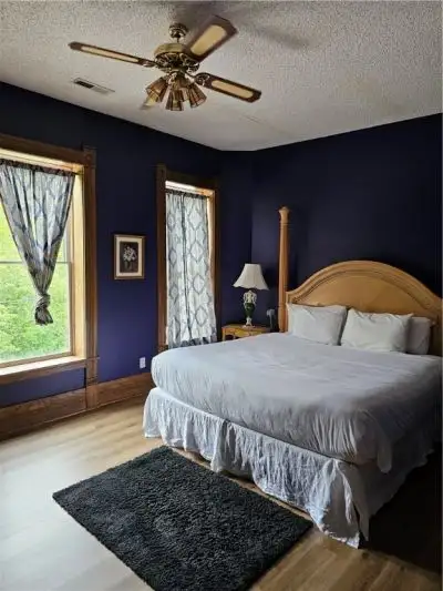 Commercially Zoned 15-suite Overnight Rental Property in Eureka Springs