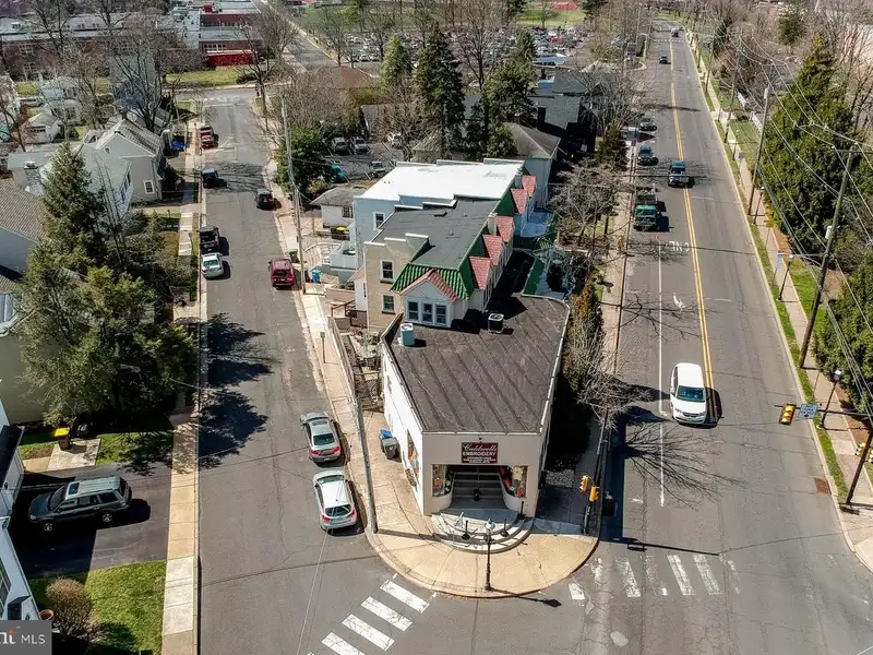 Multi-unit Building with Commercial Space and Two Residential Apartments in Established Location