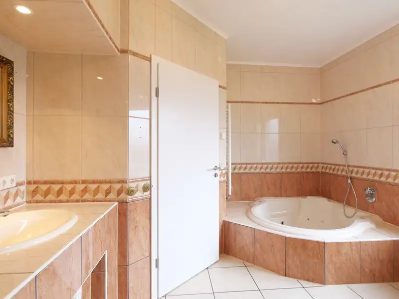 Versatile Residential and Commercial Property in Bad Lippspringe with Garden and Parking