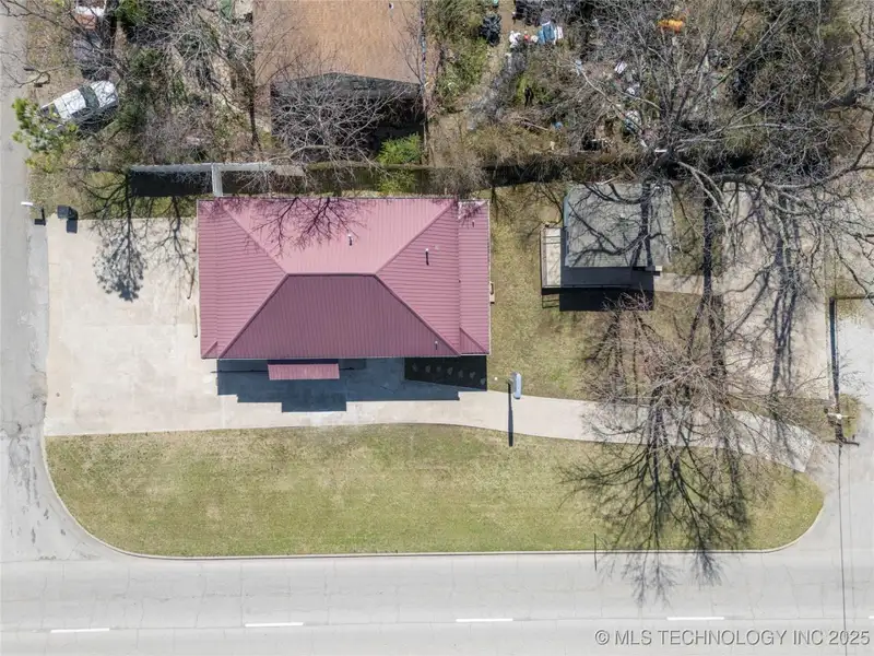 Commercial Office Space with Storage and Tenant in Growing Sapulpa, Oklahoma