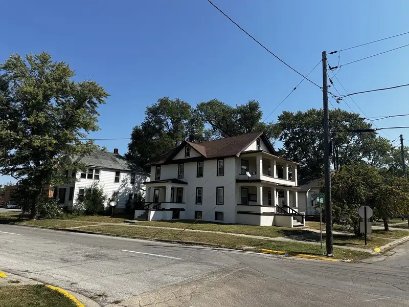 Kankakee 9-unit Rooming House with Community Kitchen and Laundry Facilities