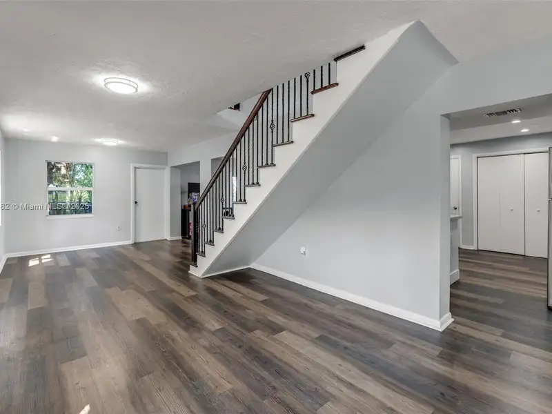 Remodeled 5-bedroom Home on 1 Acre in Redlands Near National Parks