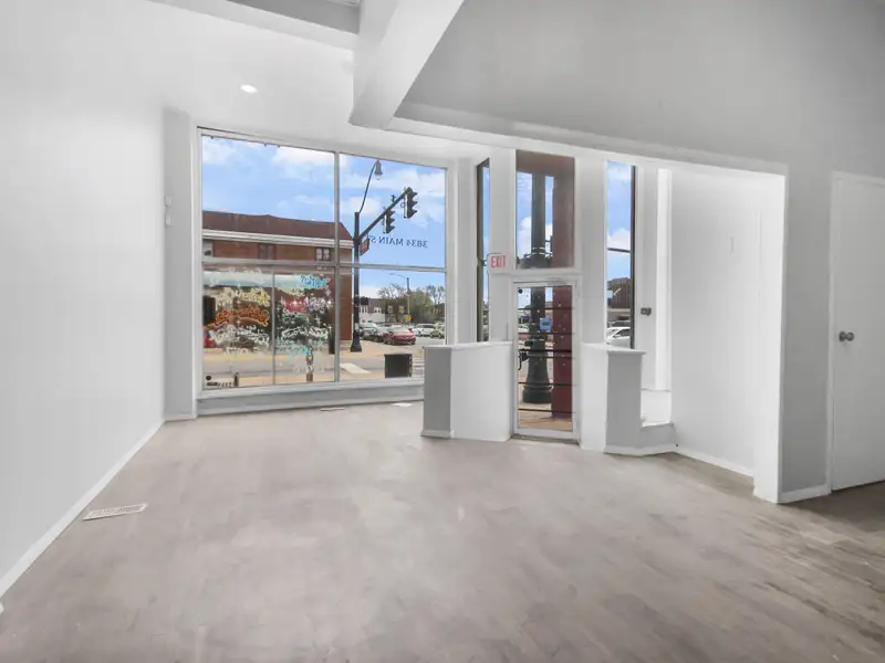 Versatile Retail Storefront for Lease in East Chicago, in - 900 Sq Ft
