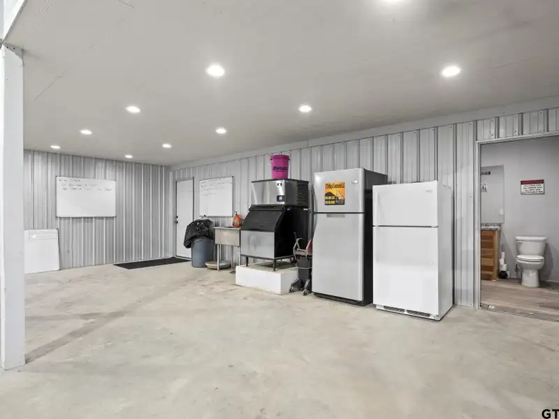 Expansive 13,500 Sq Ft Warehouse and Office on 11.5 Acres Along Highway 271