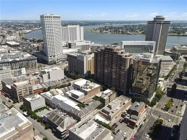 Historic 3-bedroom Residence with Rooftop Terrace in Cbd, Plus 1-bedroom Unit for Rental