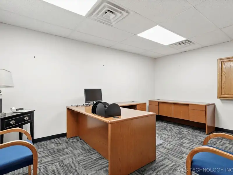 Commercial Office Building for Sale or Lease in Broken Arrow Business Corridor