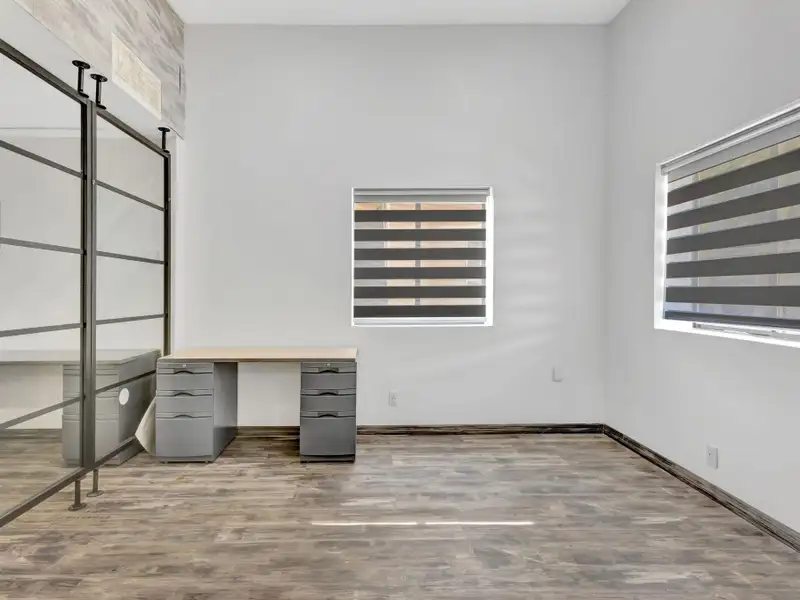 End-cap Warehouse with Offices in Central Jupiter, Move-in Ready