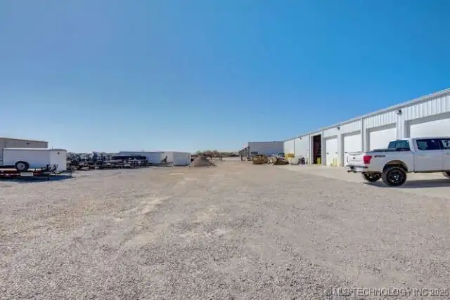 Modern Office/warehouse for Lease in Commercial General Zone - 22,080 Sf Total Space