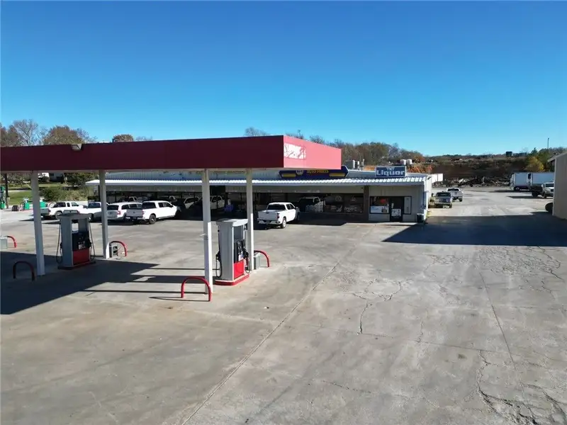 Established Truck Stop and Convenience Store with Restaurant in High-traffic Location