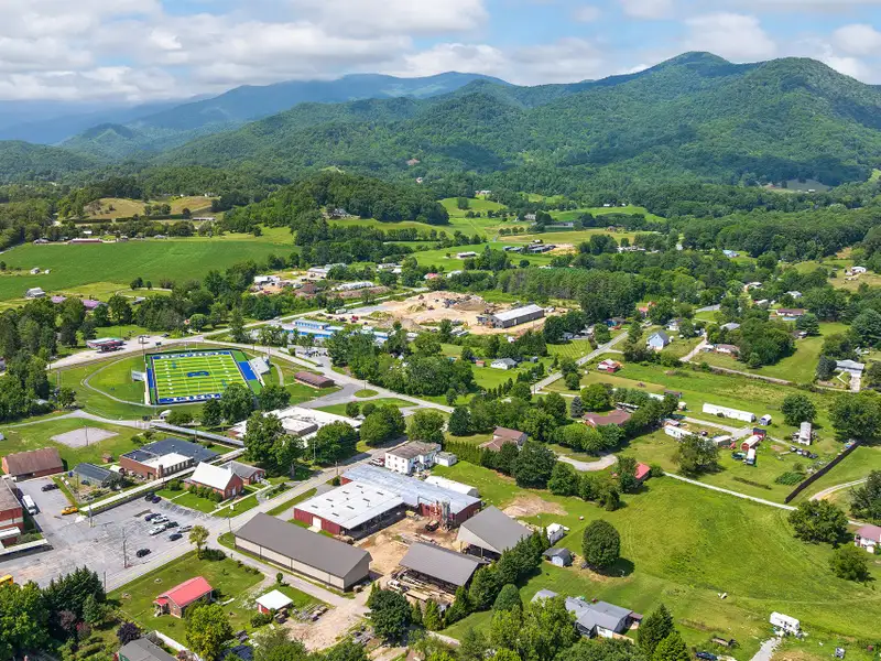 Mixed-use Industrial Property with Office, Storage, and Apartments in Bethel, Nc