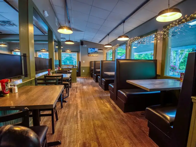 Newly Renovated Pizza and Italian Restaurant on Busy Highway with River Views