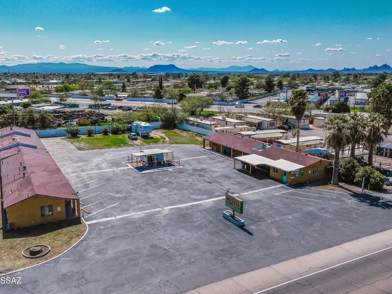 Well-maintained 18-unit Motel Near Tucson Airport with Rv Spaces and Ample Parking