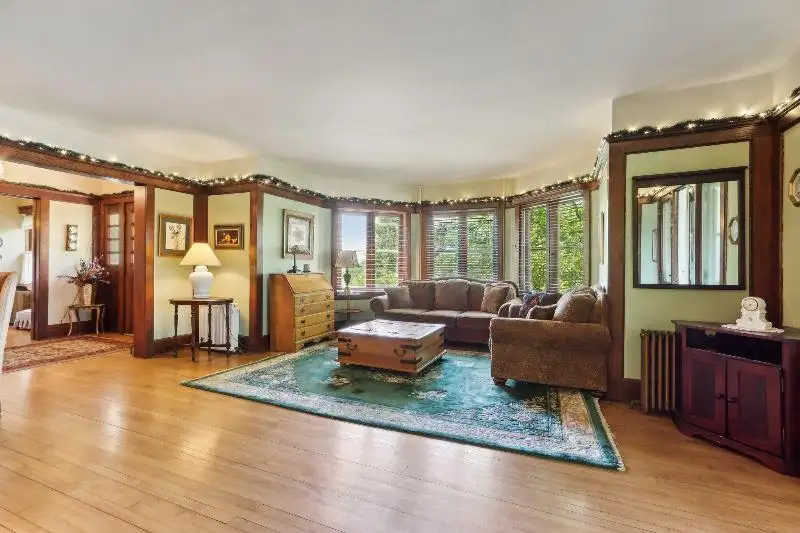 Turnkey B&b and Event Center in Wisconsin Dells with 17 Guest Suites