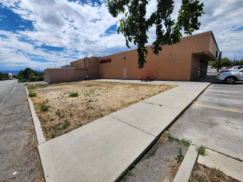 Customizable 1,955 Sq Ft Retail Space in Clifton Shopping Center with High Foot Traffic
