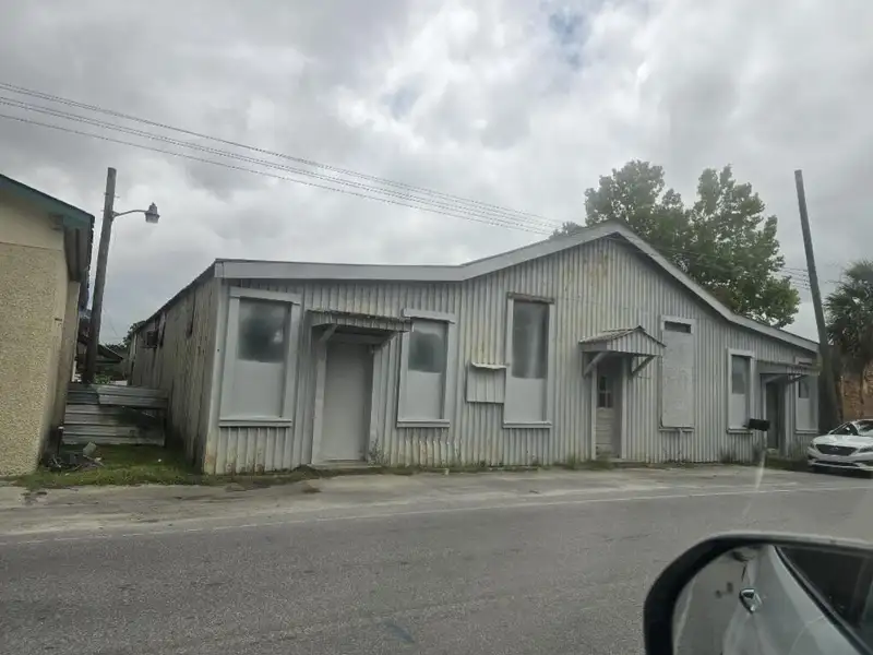 Commercial Property with Multiple Buildings in Prime Ridgeland Location