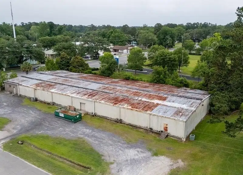Class C Warehouse with Renovation Potential on 1.82 Acres in Prime Location
