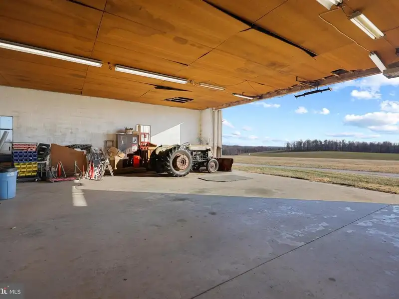Baublitz Commercial Airport: 10 Acres with Hangars and Income Opportunities in York County, Pa