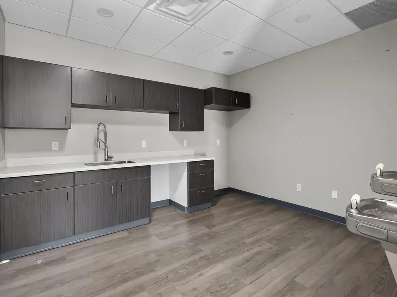 Class a Retail/office Space in Vineyard Parkway Business Park, Texas Corners