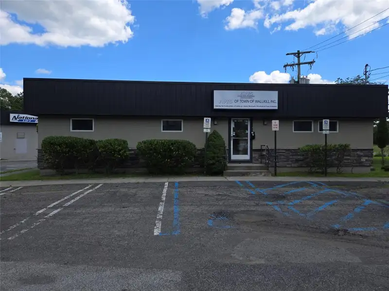 Free-standing Office Space with Multiple Offices and Ample Parking in Prime Location