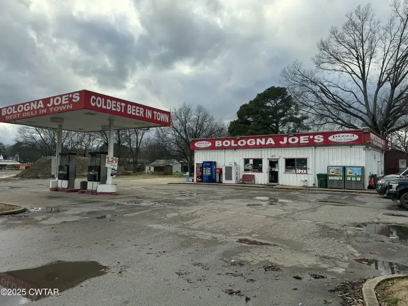Established Convenience Store with Gasoline Sales in Gates, 30 Years in Business