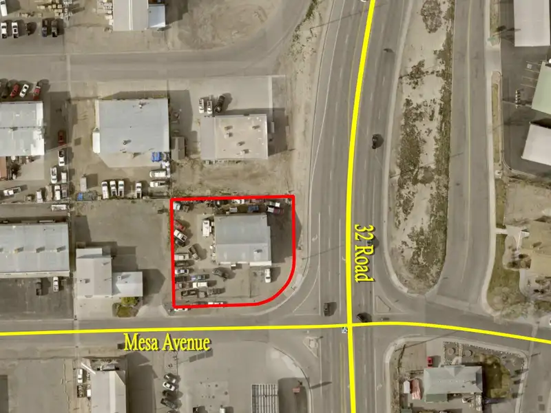 Functional 3,600 Sf Office/warehouse with Mezzanine and Fenced Yard in Prime Location