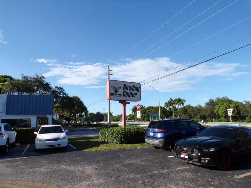 16,200 Sq Ft Retail Sublease in Pembroke Pines - 165 Sq Ft Space Available